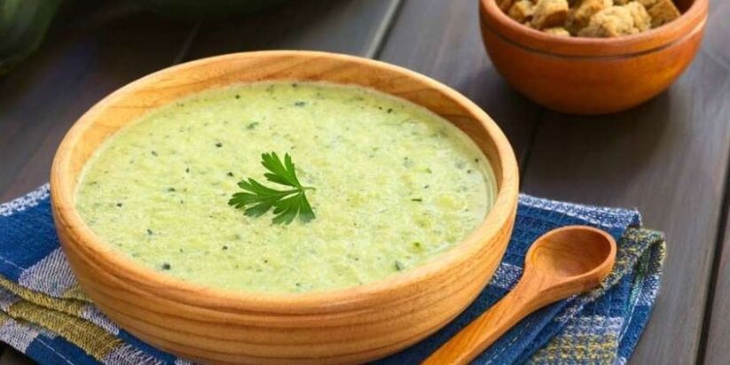 Zucchini cabbage puree soup is a suitable dish for the stomach on the hypoallergenic diet menu. 