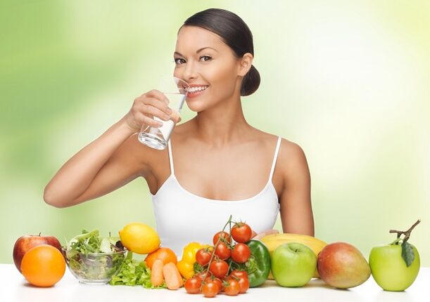 The principle of the water diet is the observance of the intake regimen along with the use of healthy foods. 